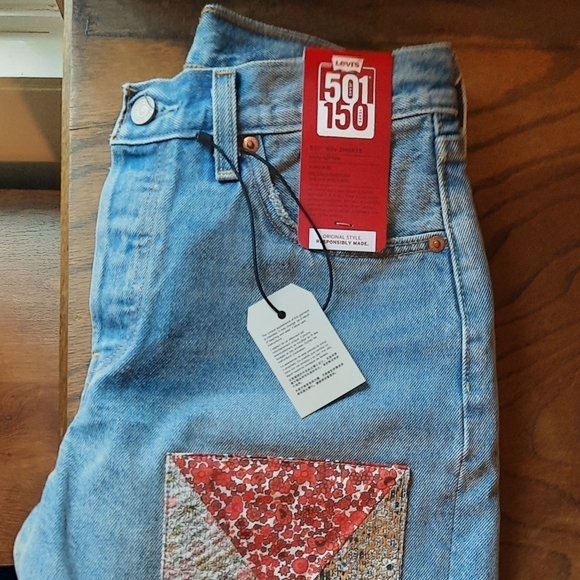 Levi's 501 90s Quilt Jean Shorts - Picture 3 of 7